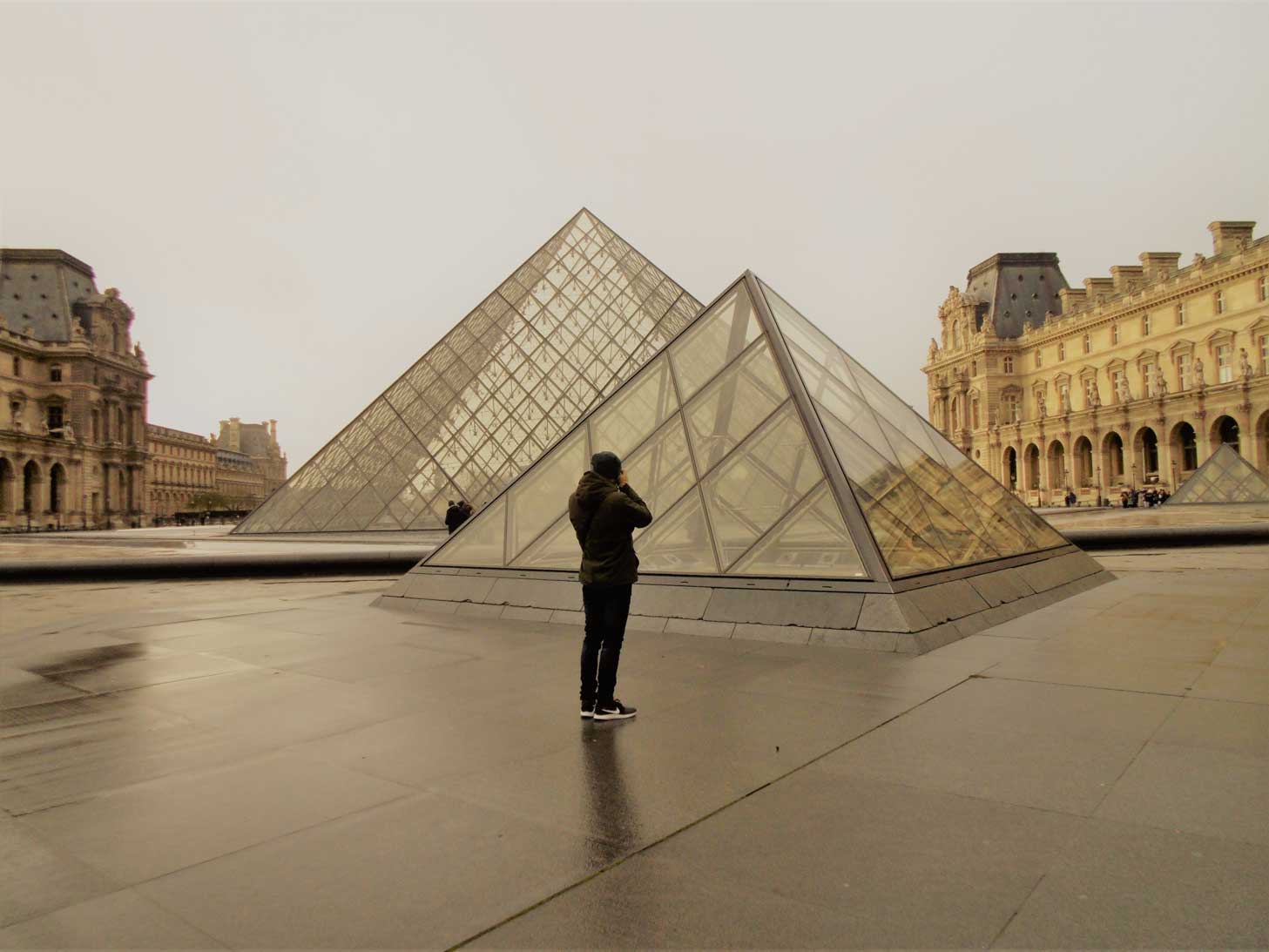 Pirámide Louvre, París